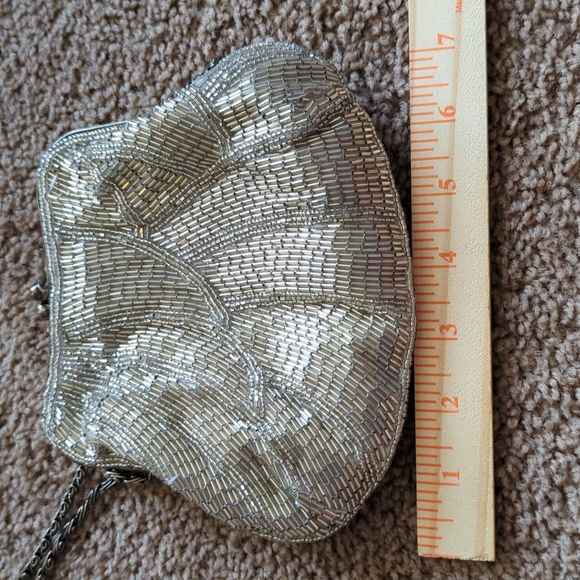 La Regale seashell evening bag - Picture 3 of 4